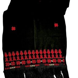 ‏Palestinian embroidered shawl, handcrafted and of high-quality padding